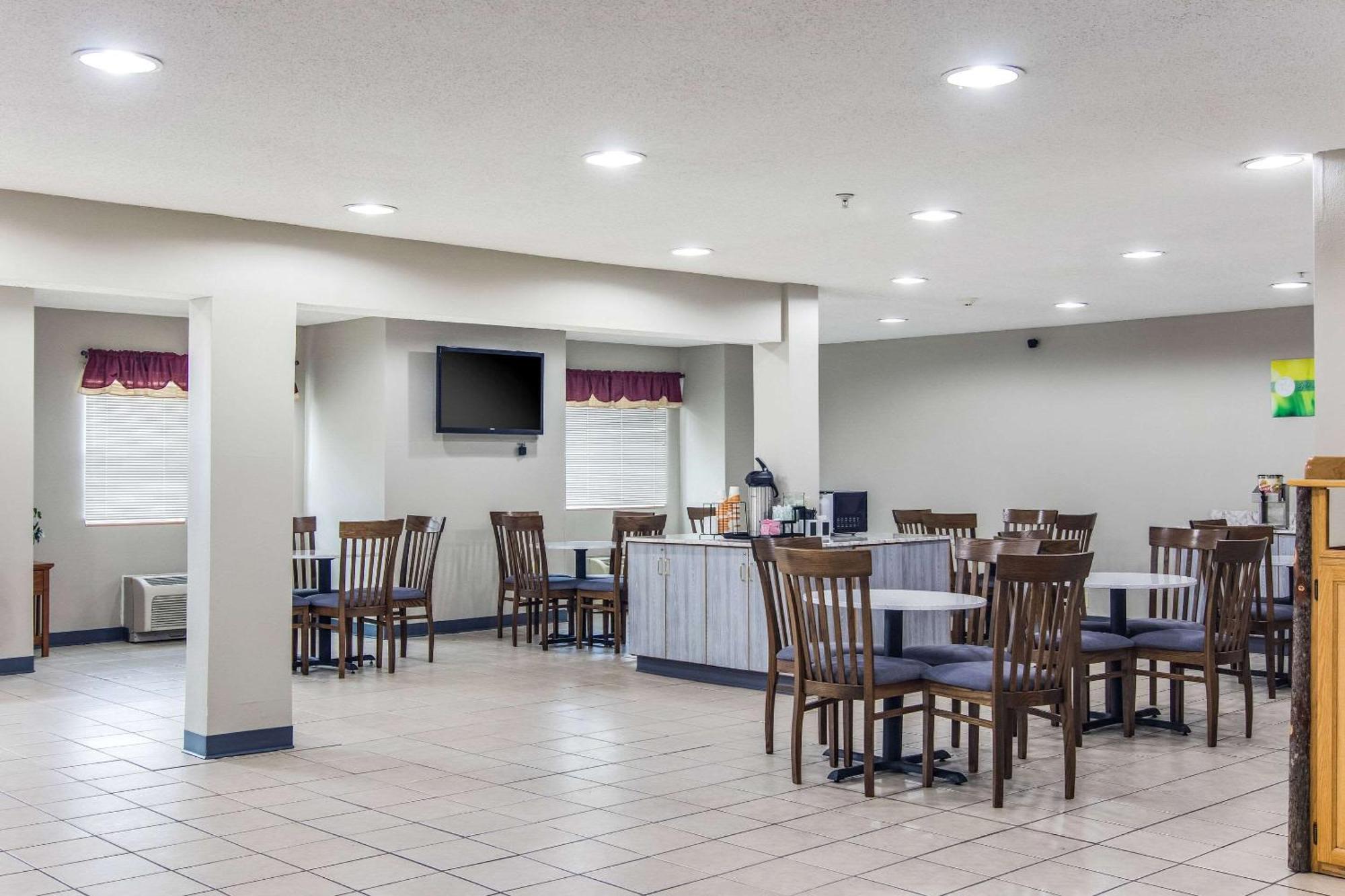 Quality Inn & Suites Grove City-Outlet Mall Exterior foto